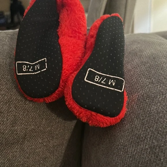 Elmo Red Slippers - Picture 2 of 2